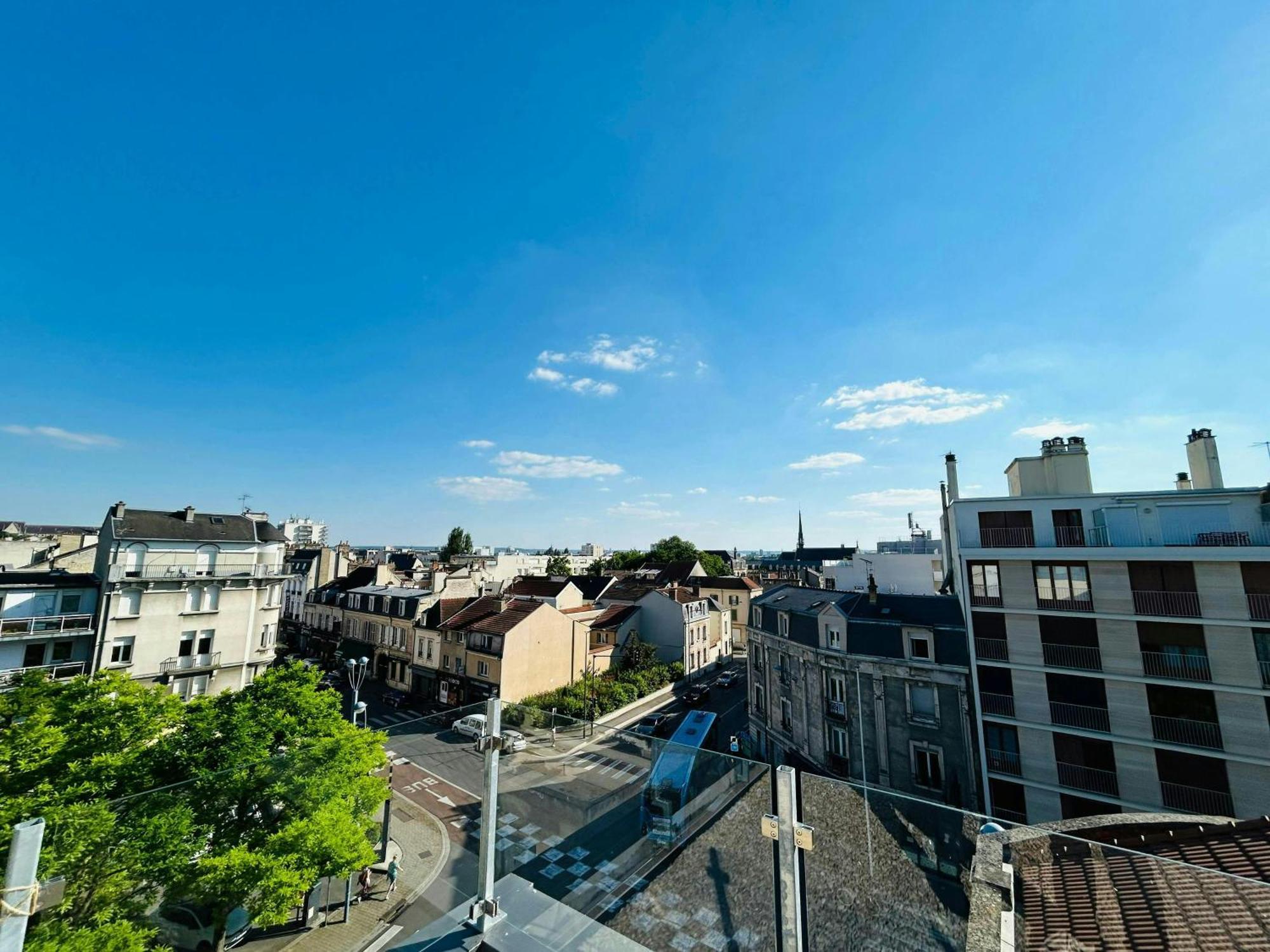We Live In R - 302 Reims